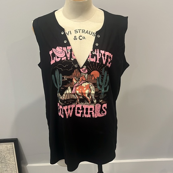 Long Live Cowgirls Graphic Top‎ - NWOT - Picture 3 of 4